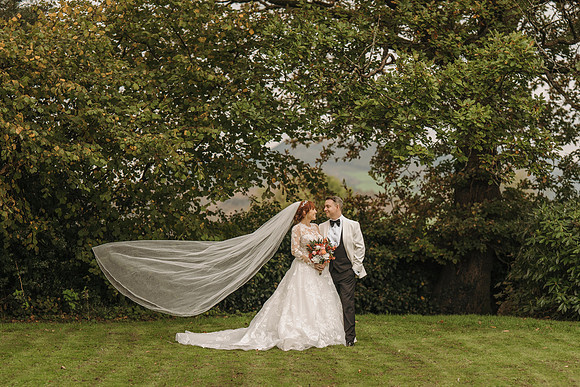 relaxed wedding photographer