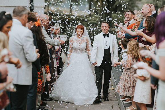 relaxed wedding photographer