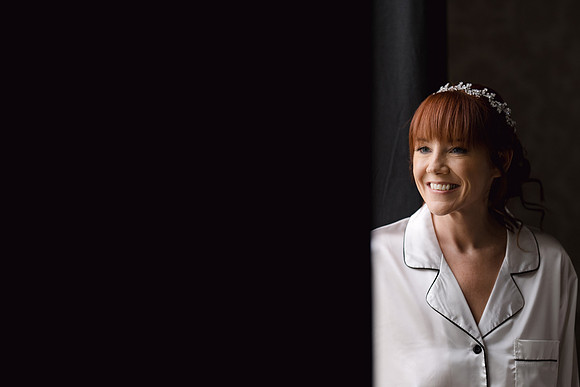 relaxed wedding photographer