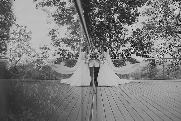relaxed wedding photographer