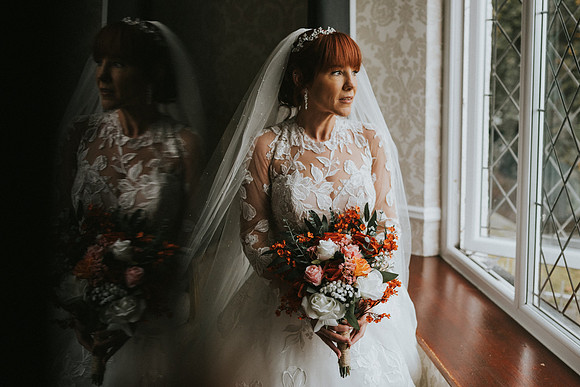 relaxed wedding photographer