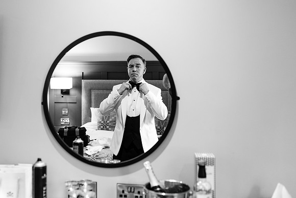 relaxed wedding photographer