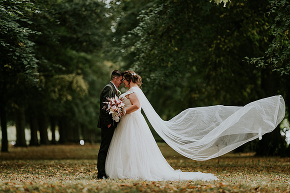 how much to charge as a wedding photographer