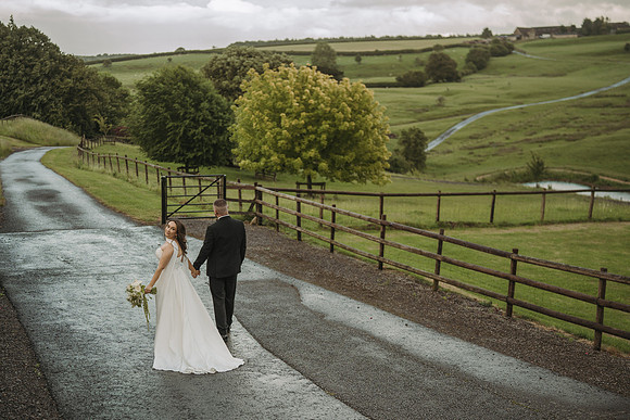 Kingscote Barn wedding photos