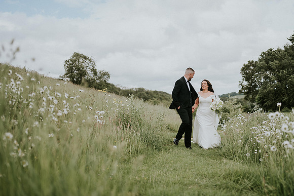 Kingscote Barn wedding photos