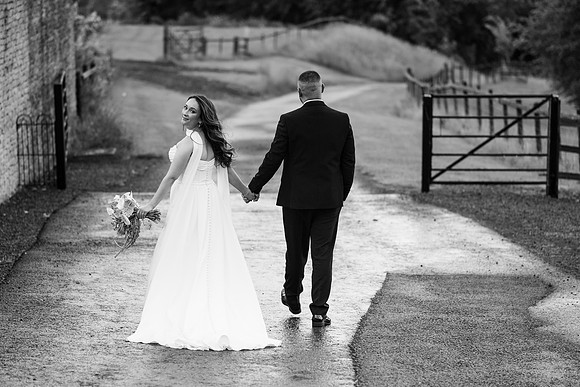 Kingscote Barn wedding photos