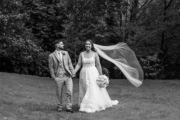 relaxing on your wedding day for better photos