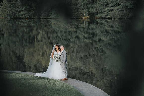 Canada Lake rustic wedding décor