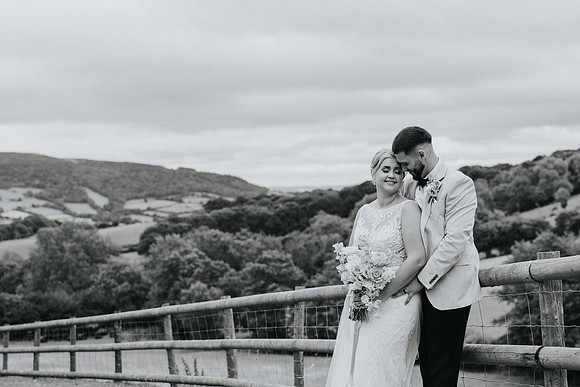 Sugar Loaf Barn wedding photography