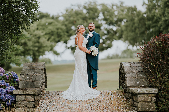 what do wedding photographers charge