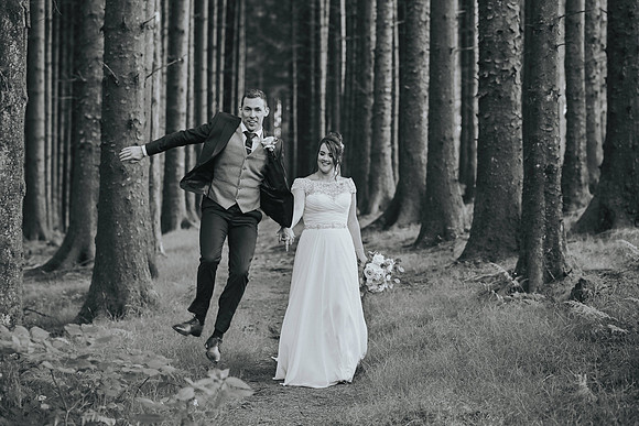 Wedding Photographers at the old house 1147