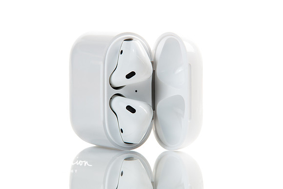 Apple wireless earphones