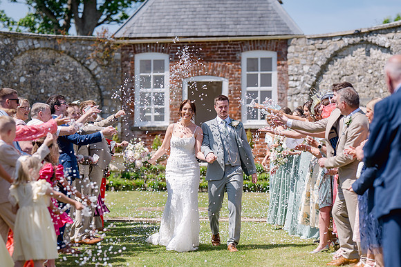 Gileston manor Photos and Videos
